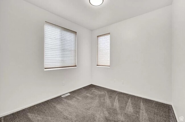 Building Photo - 1616 E Maple Way