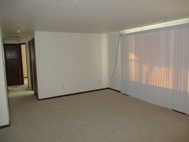Building Photo - 3422 N Sheridan Ave