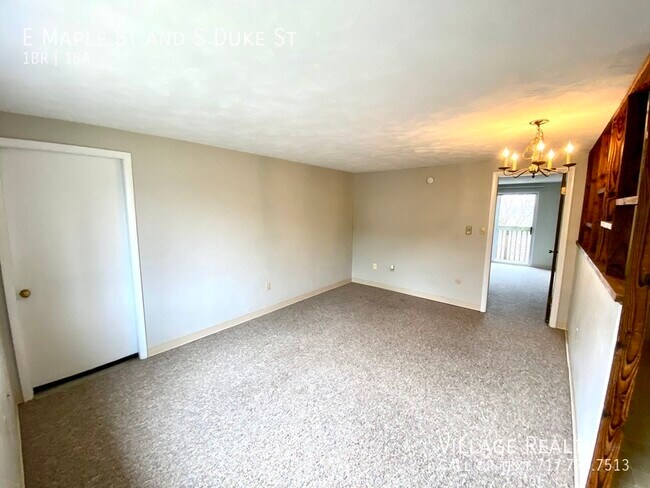 Building Photo - 505 E Maple St