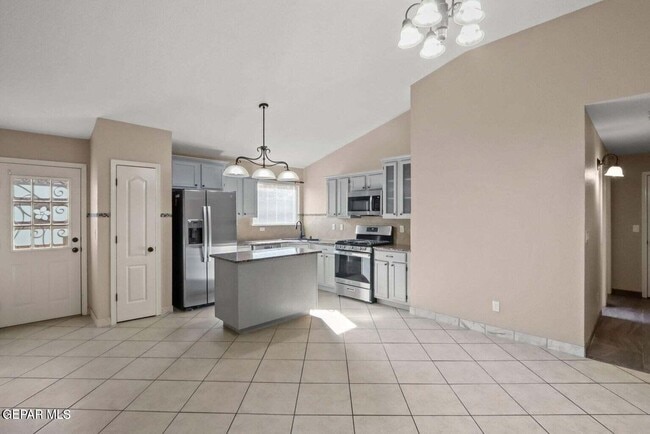 Building Photo - 804 Desert Cactus Dr