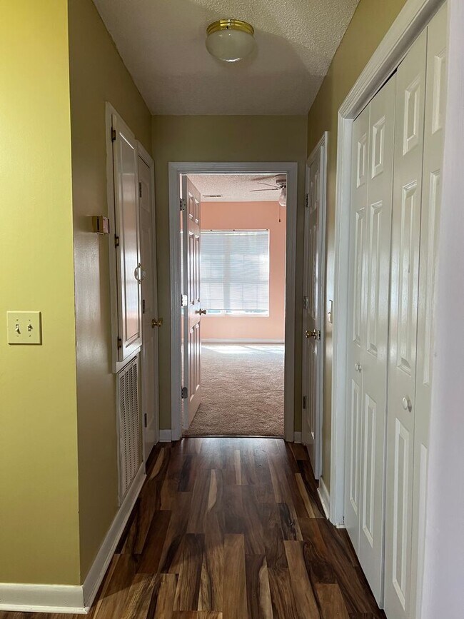 Building Photo - 452 Sandy Oak Dr