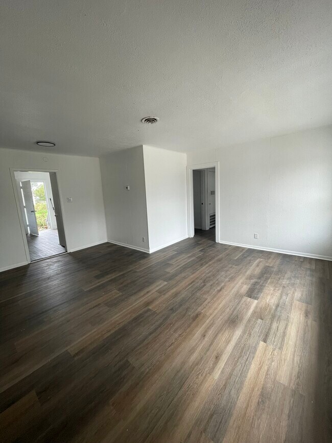 Building Photo - 602 S Wanda Dr