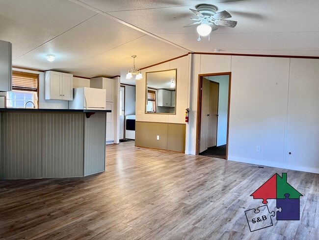 Building Photo - Your Dream Home Awaits: Spacious 3-Bedroom...
