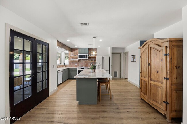 Building Photo - 5449 E Larkspur Dr