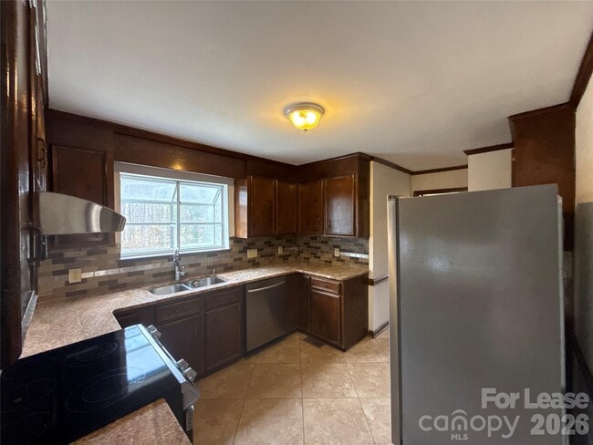 Building Photo - 14301 Hackamore Dr