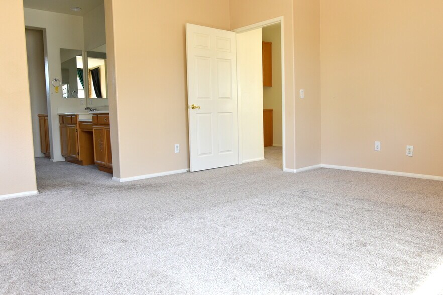 Building Photo - 25841 Silva Ct