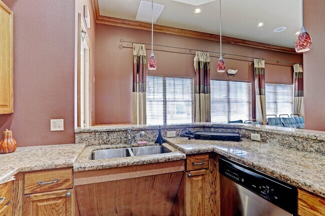 Building Photo - 6511 Emerald Dunes Dr