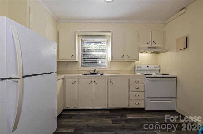 Building Photo - 260 Church St NE