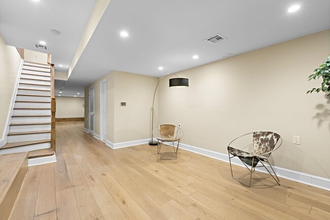 Building Photo - 526 Hudson St