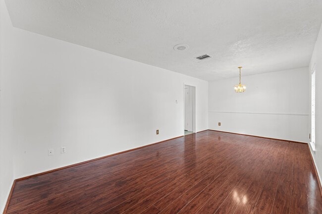 Building Photo - 1502 Ashmore Dr