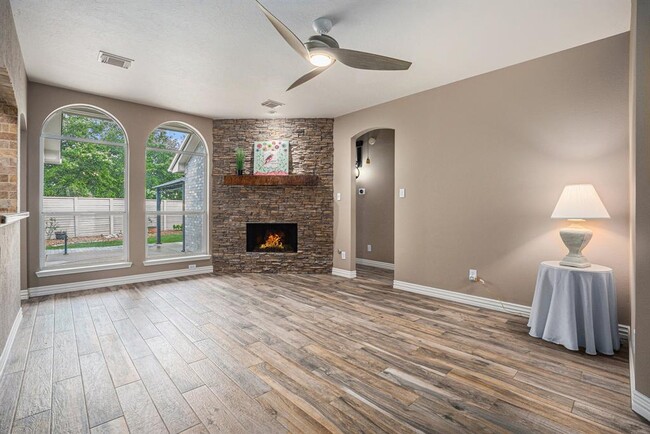 Building Photo - 9338 Stoneridge Canyon Ln
