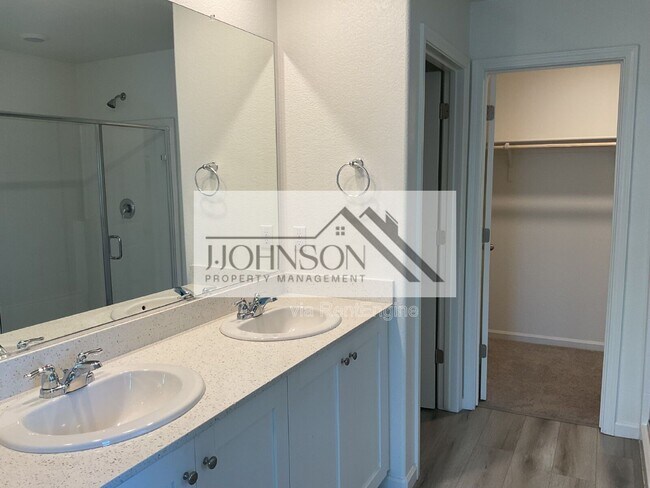 Building Photo - 2456 Enantio St