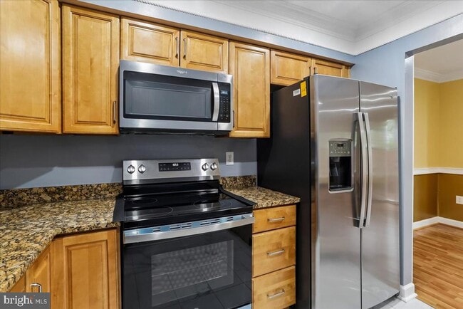 Building Photo - 2867 Shepperton Terrace