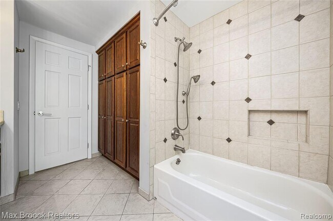 Building Photo - 2601 Lamplighter Ln