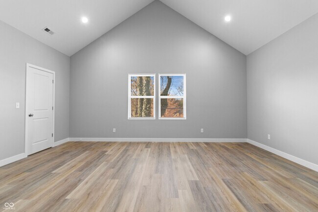 Building Photo - 3365 Broadway St