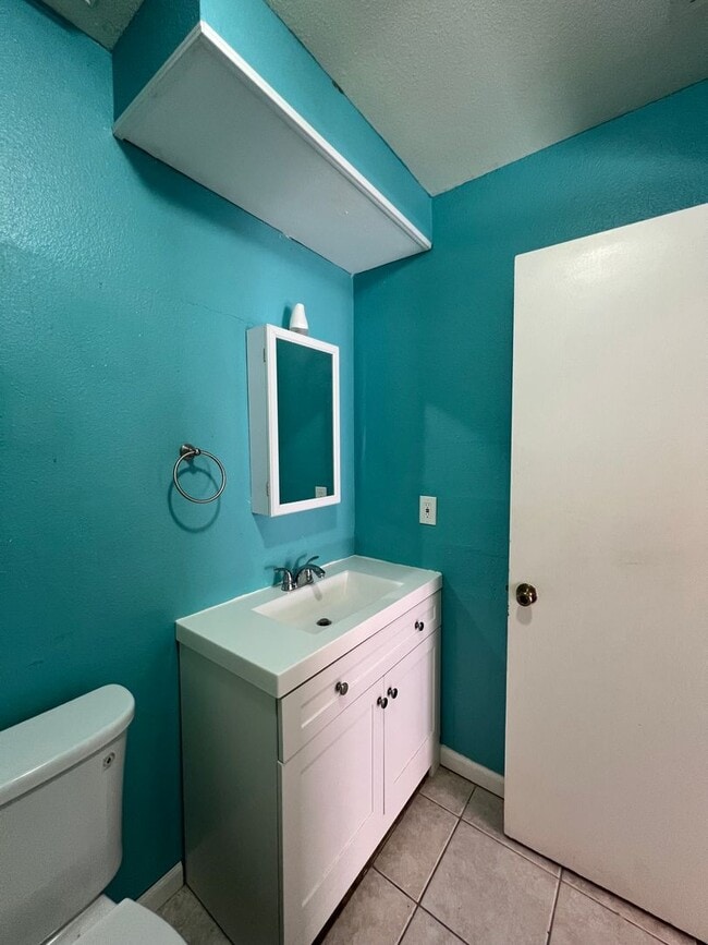 Building Photo - 3 Bedroom 2 Bathroom House with Swimming P...