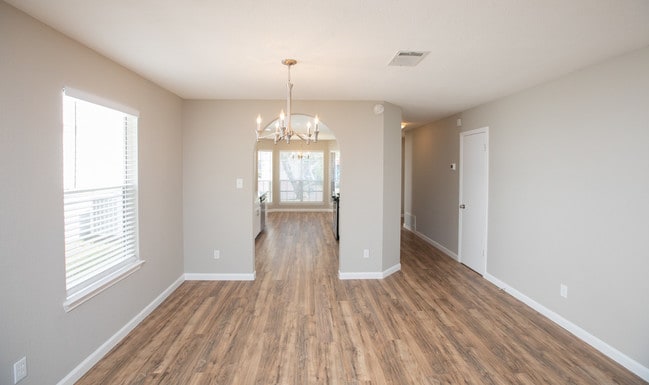 Building Photo - 1612 Sylvia Ln