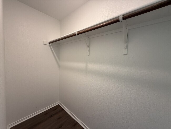 Building Photo - 413 Everglades St