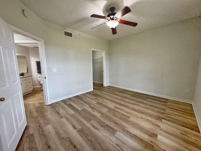 Building Photo - Newly Renovated Ground Floor 1 BR/1 BA Condo!