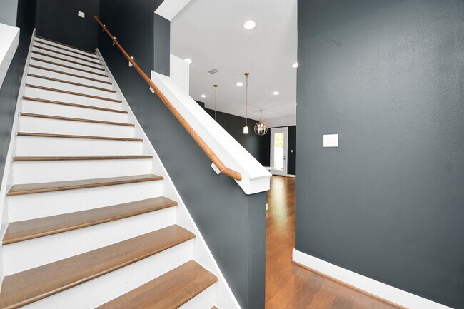 Building Photo - 1411 Boswell St