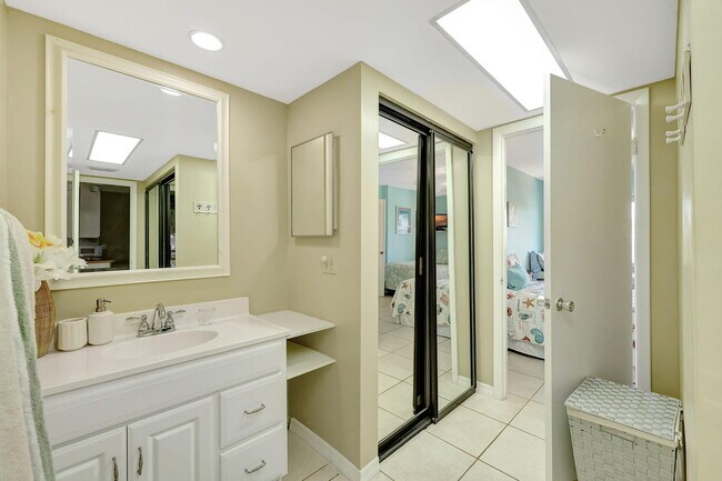 Building Photo - 2400 S Ocean Dr