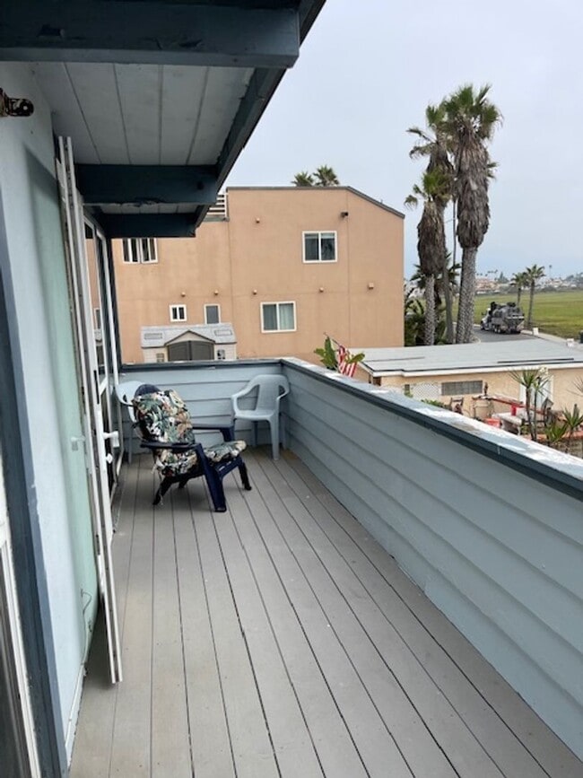 Building Photo - 1 bedroom at the beach
