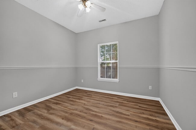 Building Photo - Charming 3-Bedroom Ranch in Avon!