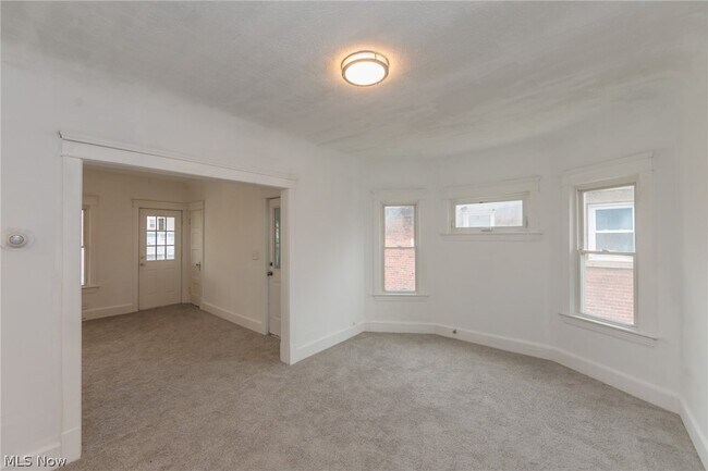 Building Photo - 1519 Ridgewood Ave