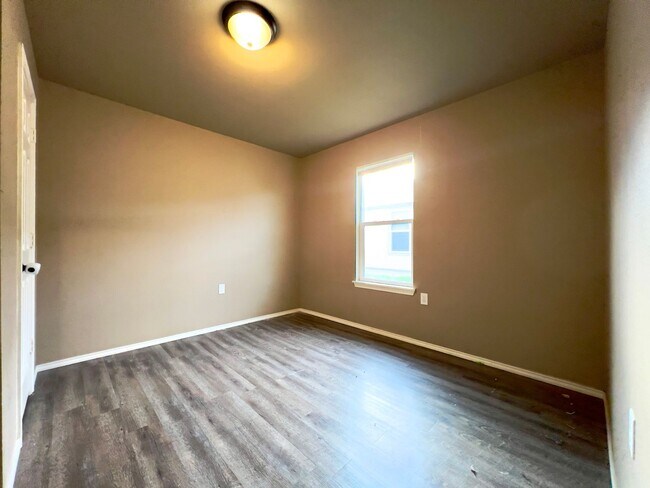 Building Photo - Charming 3-Bedroom Home with Hardwood Floors & Large Backyard – Lubbock, TX