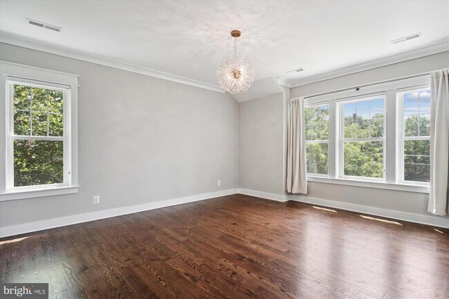 Building Photo - 1565 Hane St