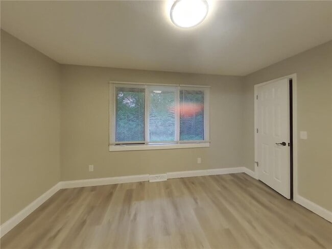 Building Photo - 12911 Overlook Rd