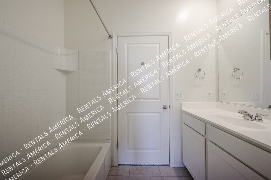 Building Photo - 6321 W Latona Rd