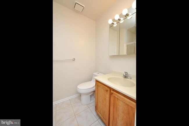 Building Photo - 29 Village Ln