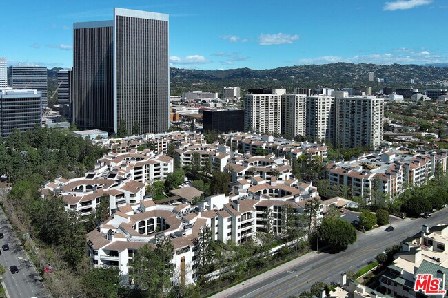 Building Photo - 2102 Century Park Ln