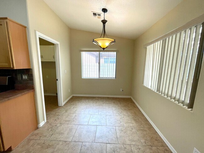 Building Photo - Beautiful 3 Bedroom Home in Cul de Sac!