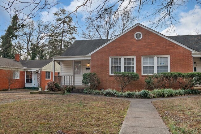 Building Photo - Gorgeous 2BR/1BA Duplex near Selwyn and Park Rd Hotspots!