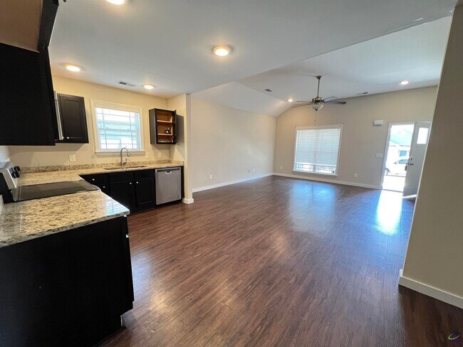 Building Photo - 126 Jaybee Dr