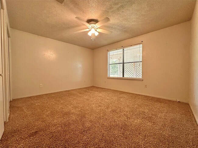 Building Photo - 1822 Willow Bend Dr