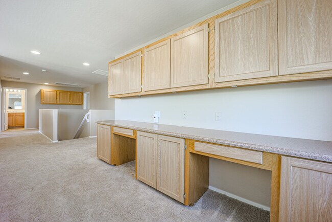 Building Photo - 5 bedroom Home1