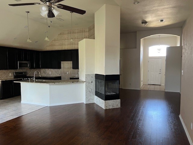 Building Photo - 201 Willow St