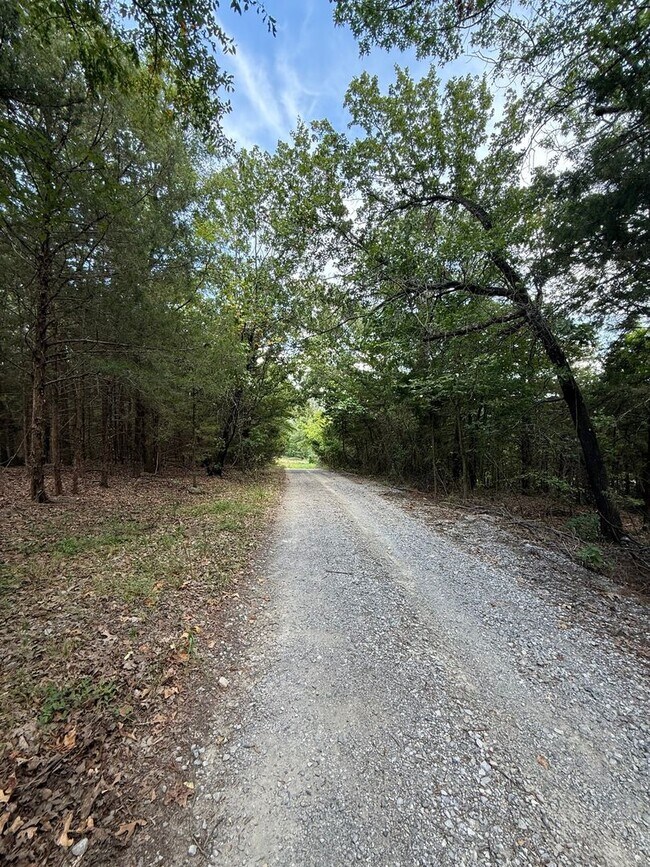 Building Photo - Charming 2BR House in Hartshorne