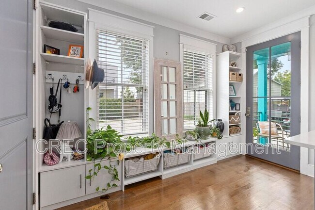 Building Photo - 3 1/2 Maranda Holmes St