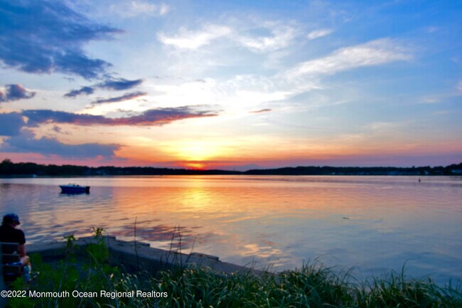 Building Photo - 1226 1/2 Briarwood Rd-