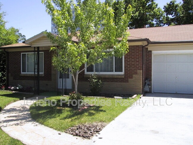 Primary Photo - 3750 Marshall St