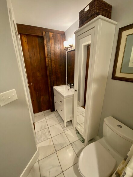 Bathroom 2 - 1406 Andre St