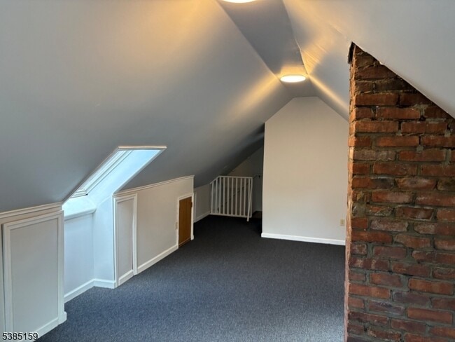 Building Photo - 412 Maple Ave