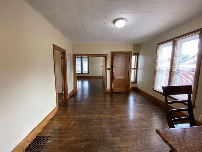 Building Photo - E Woodruff Ave 66-68 RGI