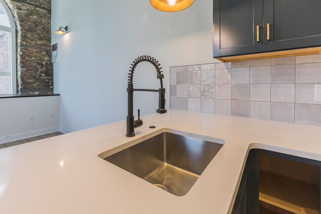 Building Photo - 141 Krams Ave