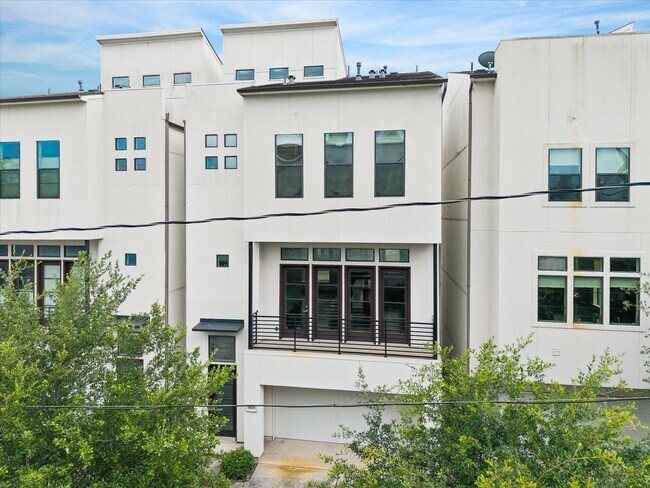 Building Photo - 1619 Alamo St