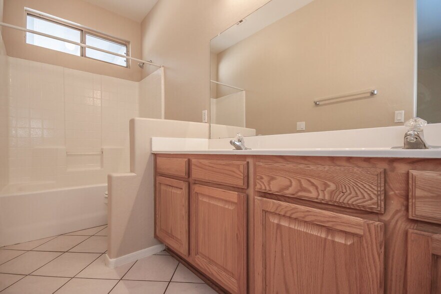 Building Photo - 11170 W Holly St